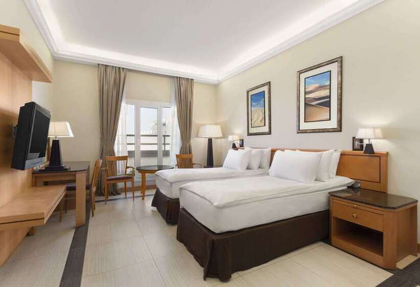 هتل Ramada By Wyndham Qurum Beach