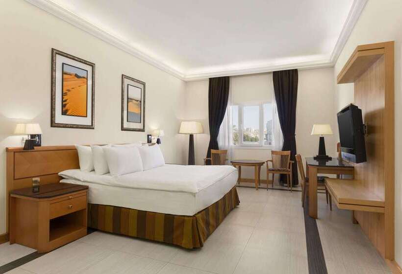 هتل Ramada By Wyndham Qurum Beach