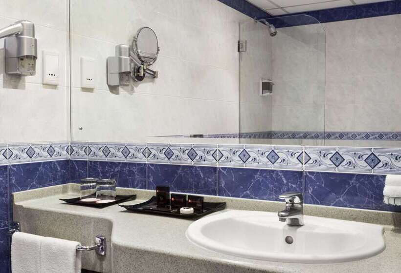 هتل Ramada By Wyndham Qurum Beach