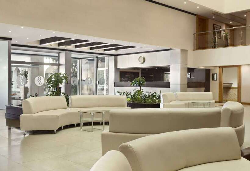 هتل Ramada By Wyndham Qurum Beach