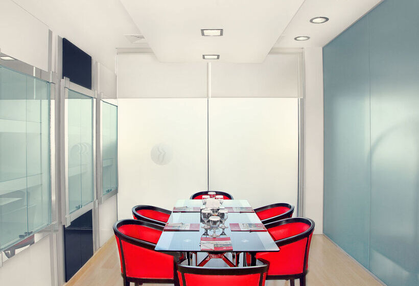 هتل Ramada By Wyndham Qurum Beach