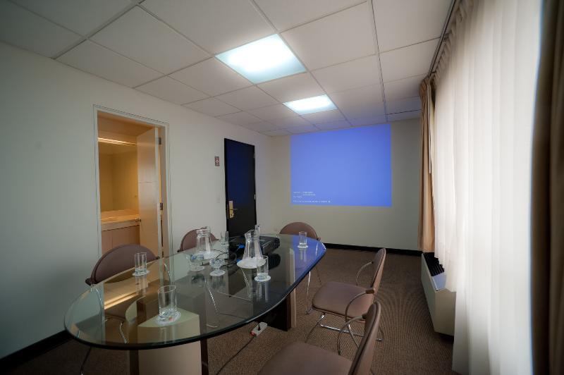 Roosevelt Hotel & Suites