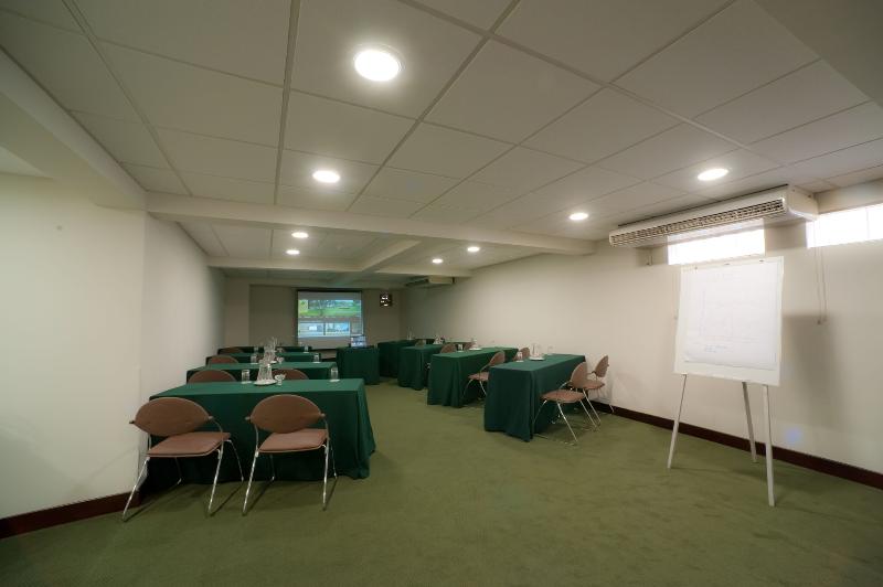 Roosevelt Hotel & Suites