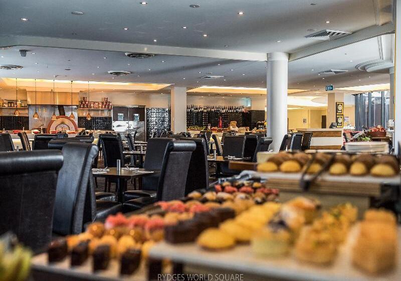 هتل Rydges World Square
