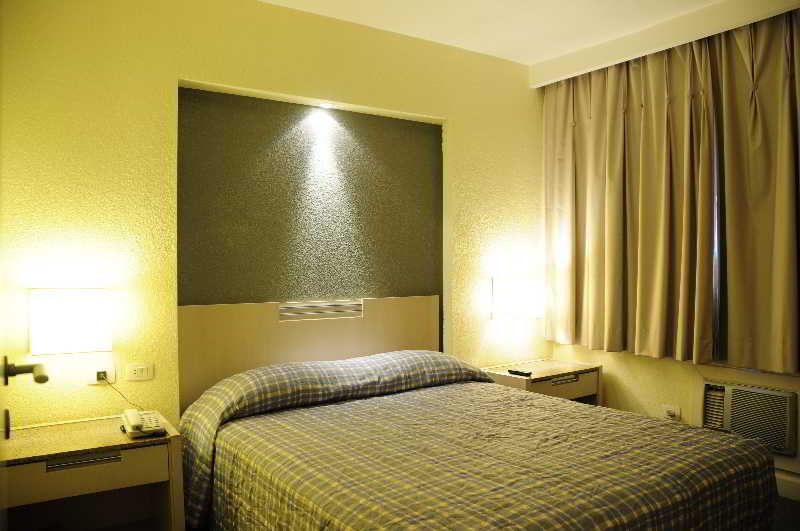 Отель Slaviero Suites Curitiba Soho