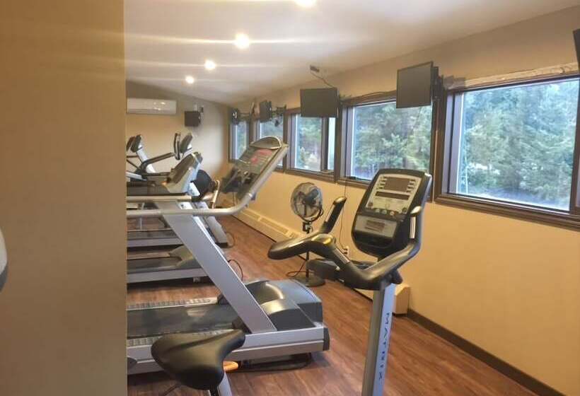 בית מלון כפרי Spruce Hill Resort & Spa