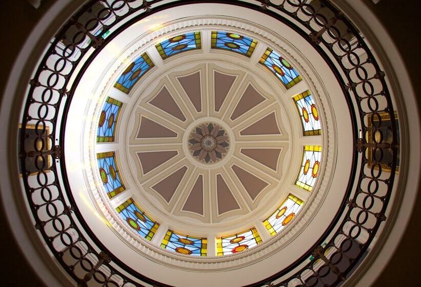 בית מלון כפרי Storrs Hall