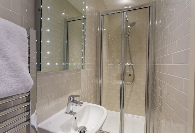 בית מלון כפרי Storrs Hall