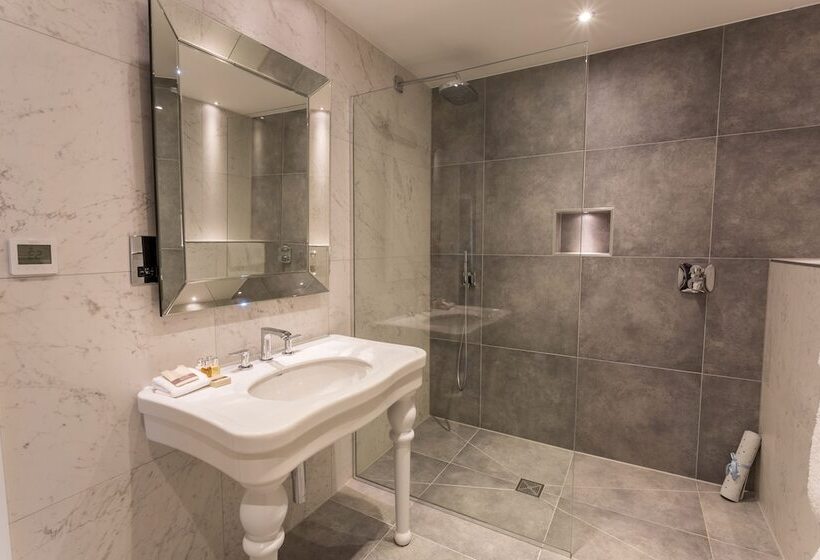 בית מלון כפרי Storrs Hall