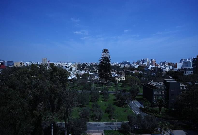 هتل Suites Del Bosque