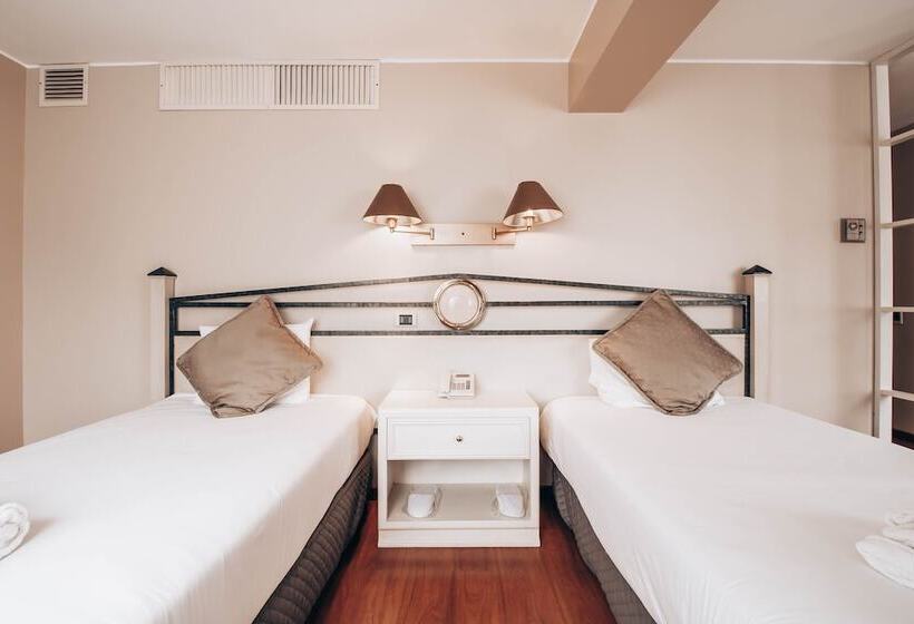 هتل Suites Del Bosque