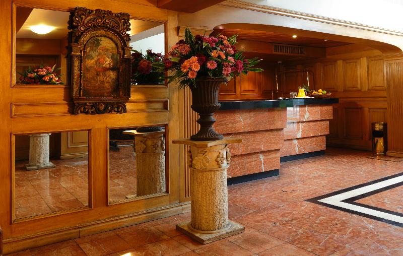 هتل Suites Del Bosque