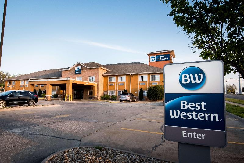 Surestay Plus Hotel By Best Western Topeka