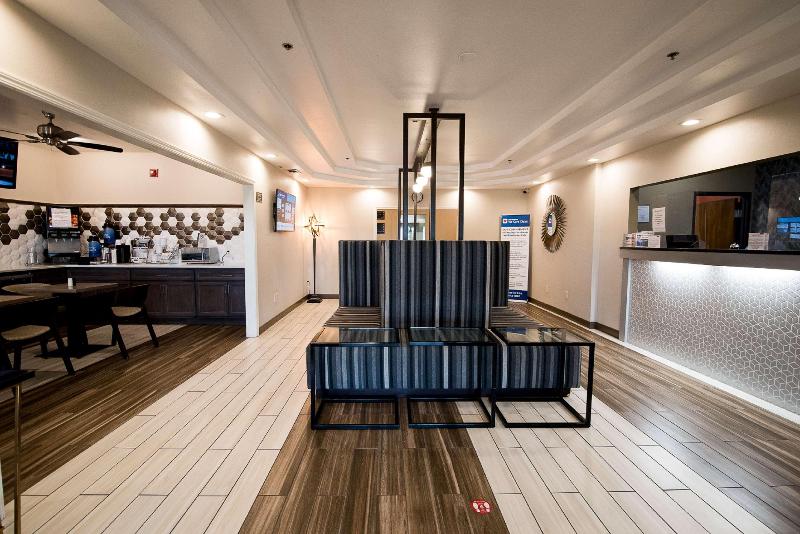 Surestay Plus Hotel By Best Western Topeka