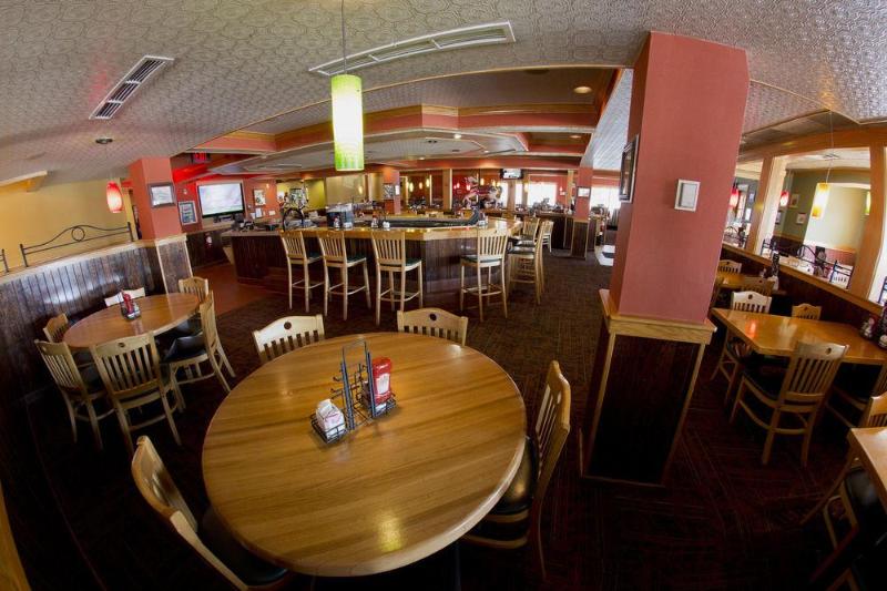 The Oakes Hotel Overlooking The Falls