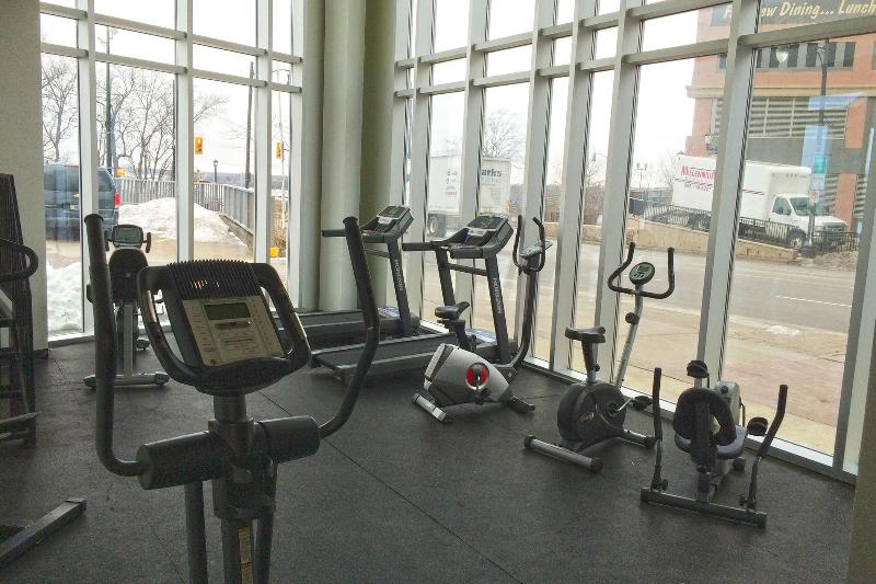 The Oakes Hotel Overlooking The Falls