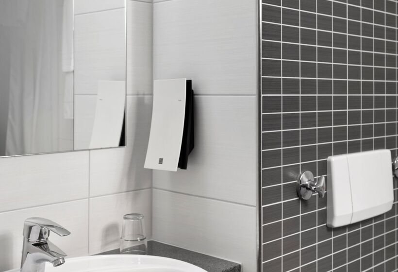 هتل Tryp By Wyndham Luebeck Aquamarin