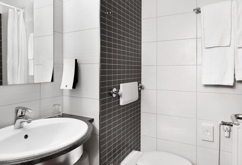 בית מלון כפרי Tryp By Wyndham Luebeck Aquamarin