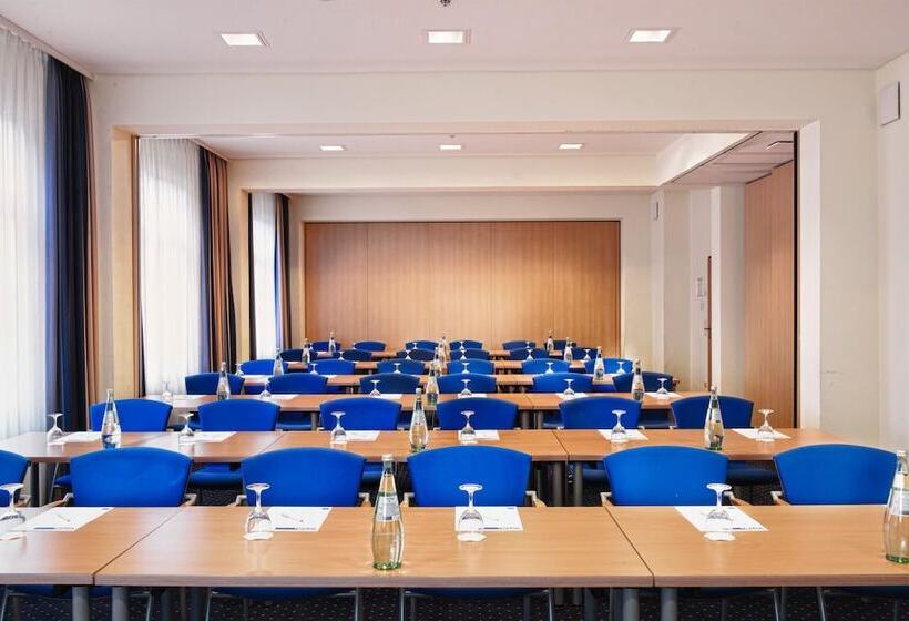 בית מלון כפרי Tryp By Wyndham Luebeck Aquamarin