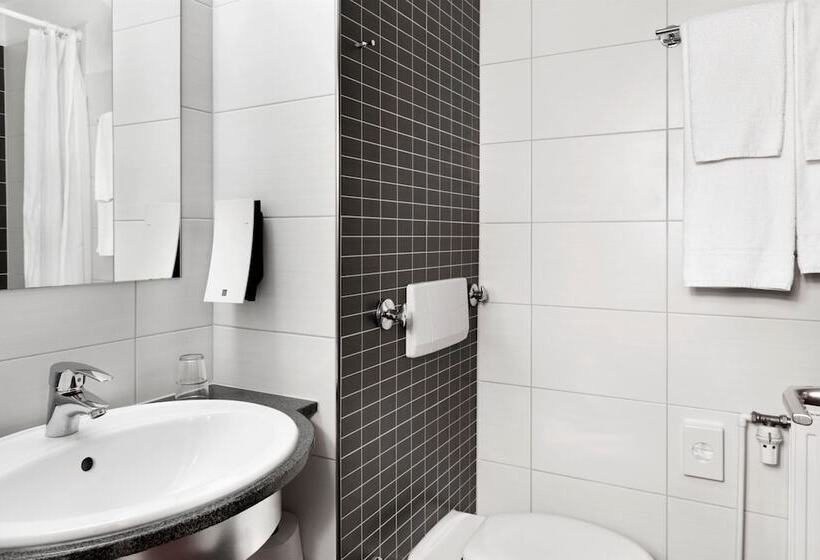 בית מלון כפרי Tryp By Wyndham Luebeck Aquamarin