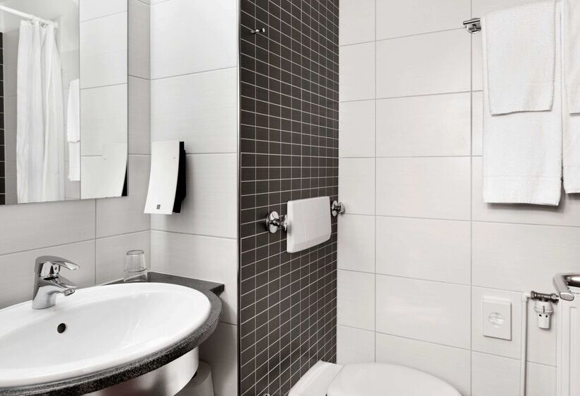 בית מלון כפרי Tryp By Wyndham Luebeck Aquamarin