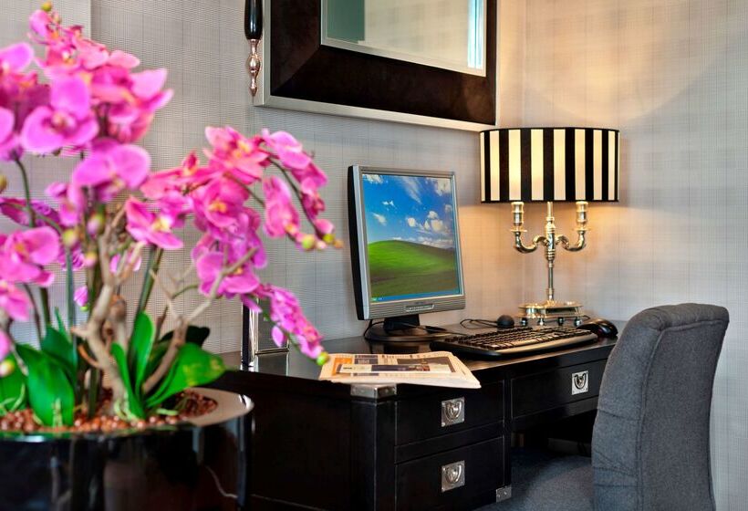 هتل Tryp By Wyndham Luebeck Aquamarin