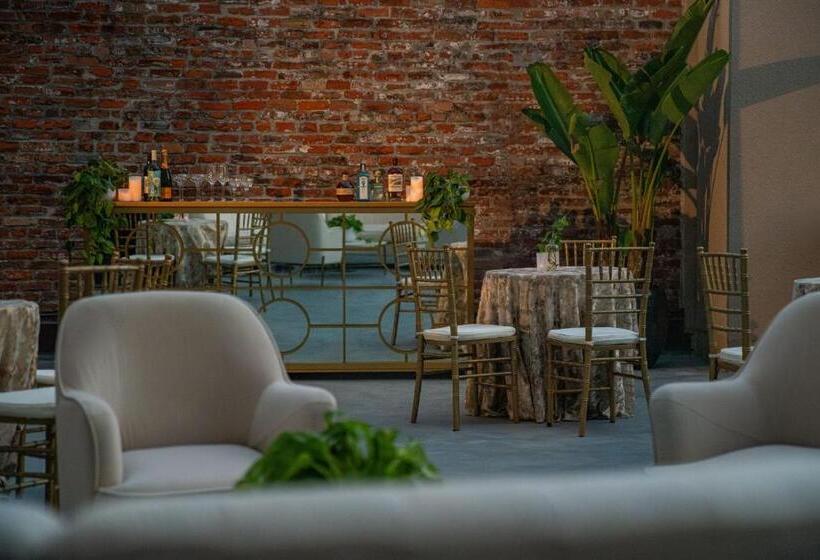 هتل De La Poste – French Quarter, A Renaissance