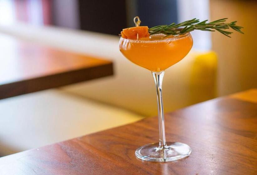 هتل De La Poste – French Quarter, A Renaissance