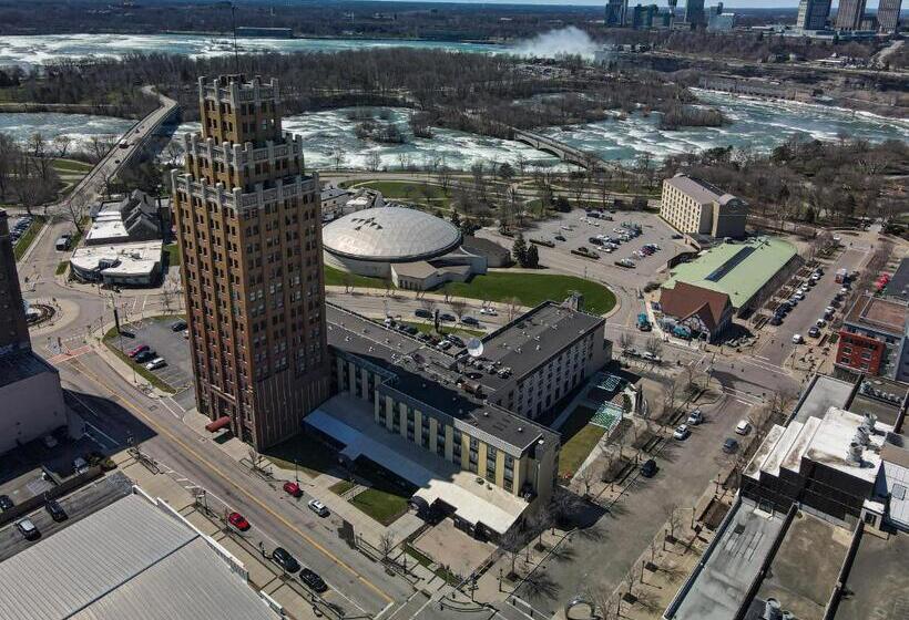 Quality Hotel & Suites At The Falls