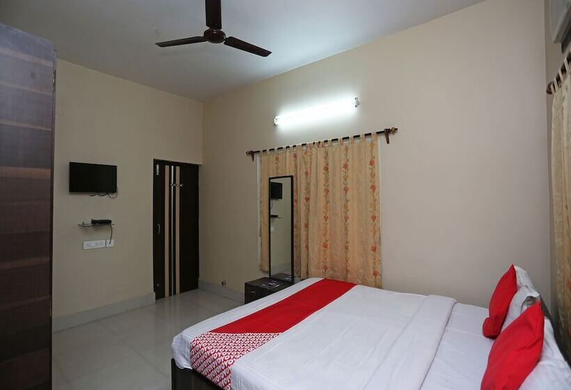 فندق Aakash Bika Guest House By Oyo Rooms