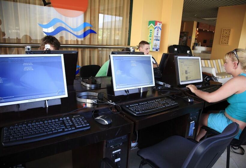 Apartamentos Turísticos Janelas Do Mar