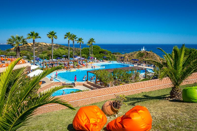 Auramar Beach Resort