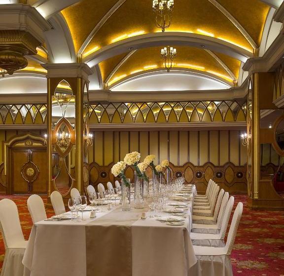 호텔 Celebrity International Grand