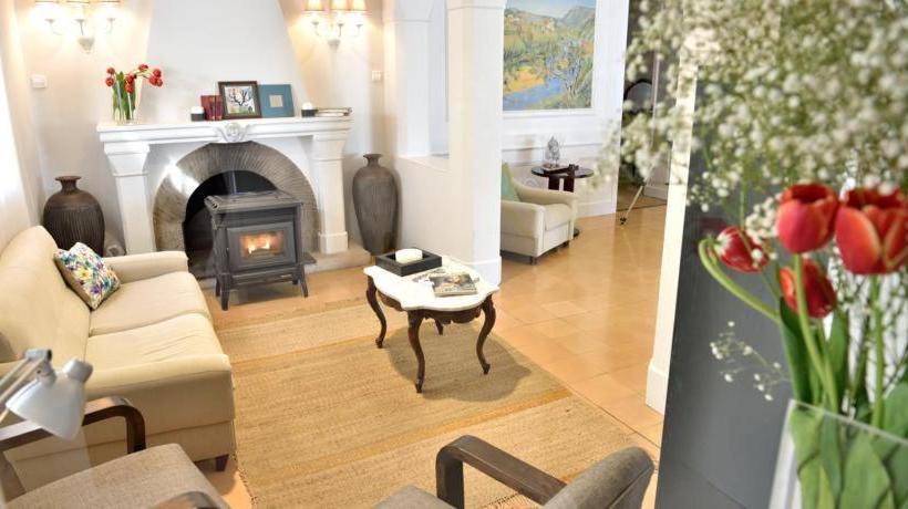 פונדק Can Carol