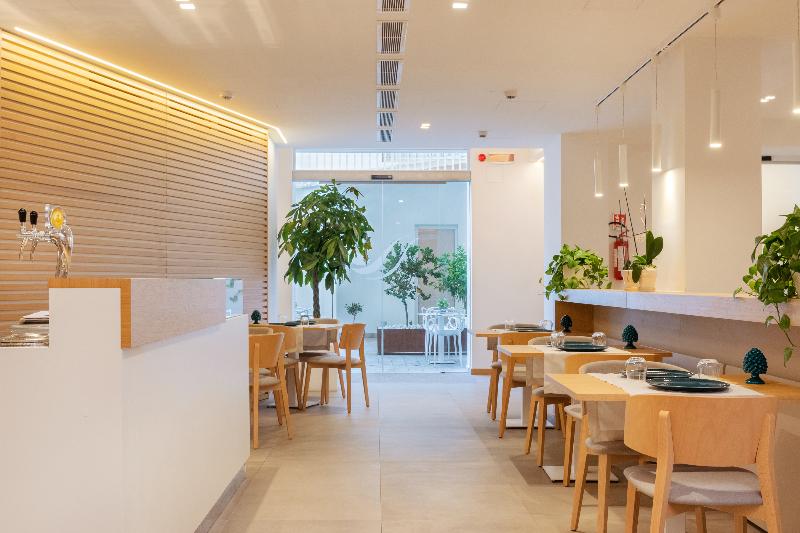 Отель Albatros Beach