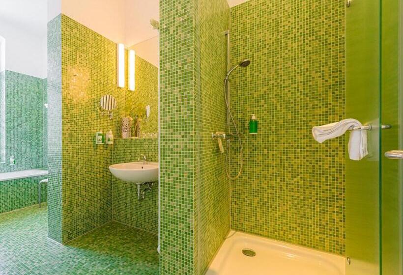 호텔 Am Tiefwarensee