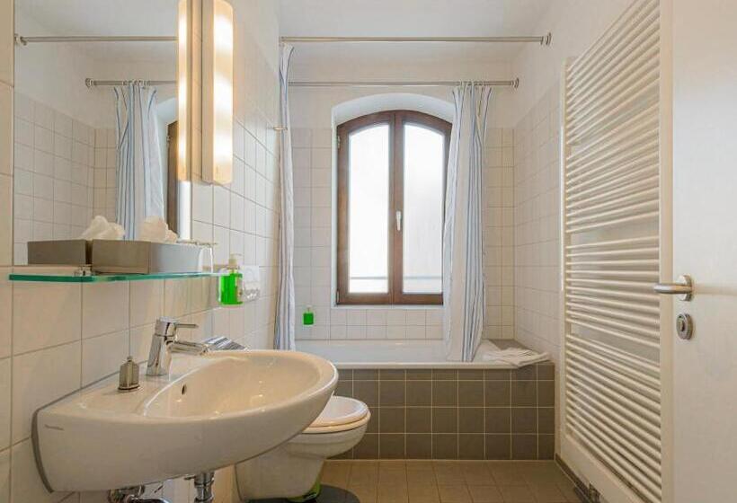 호텔 Am Tiefwarensee