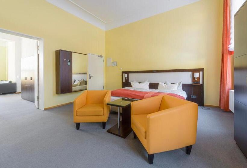 호텔 Am Tiefwarensee