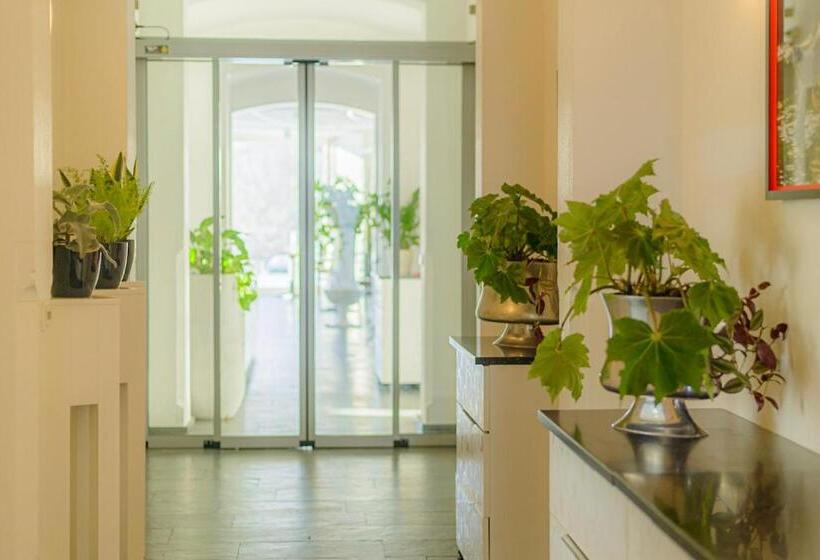 호텔 Am Tiefwarensee