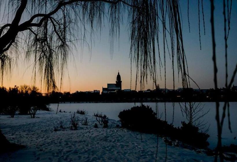 호텔 Am Tiefwarensee