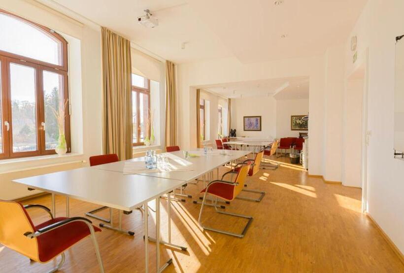 호텔 Am Tiefwarensee