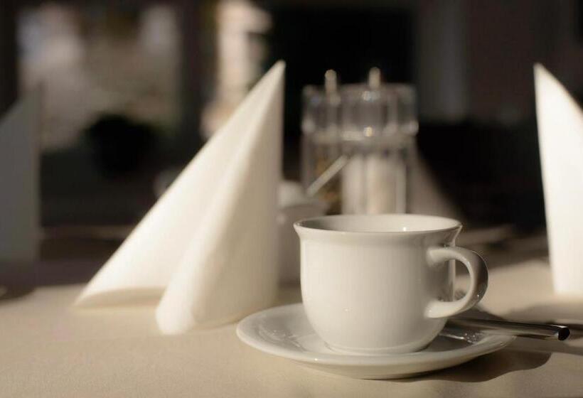 호텔 Am Tiefwarensee