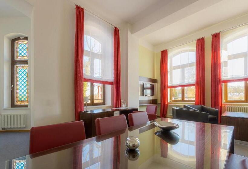 호텔 Am Tiefwarensee