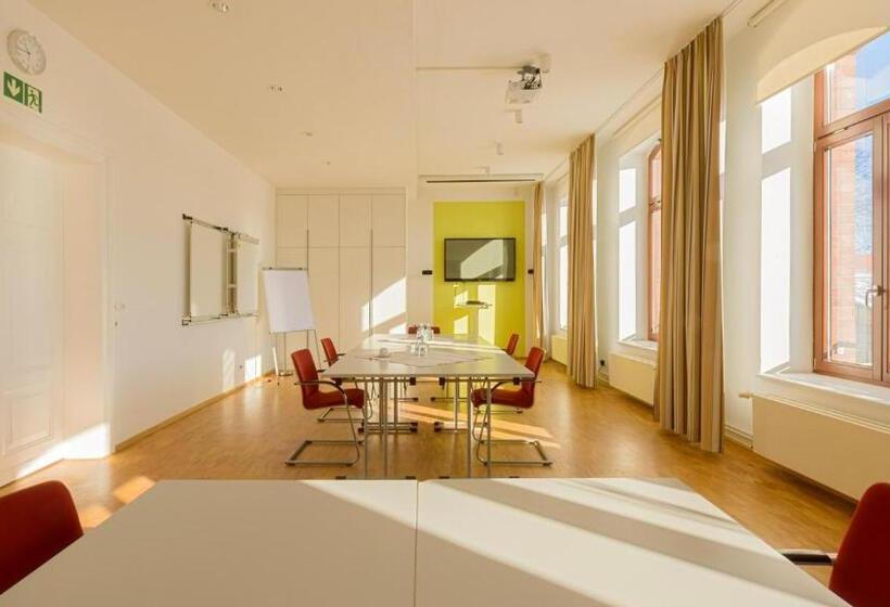 호텔 Am Tiefwarensee