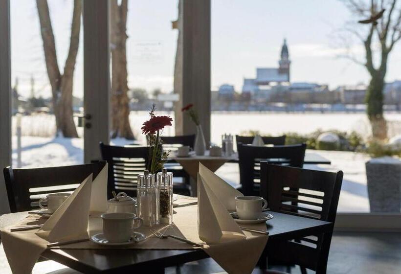 호텔 Am Tiefwarensee