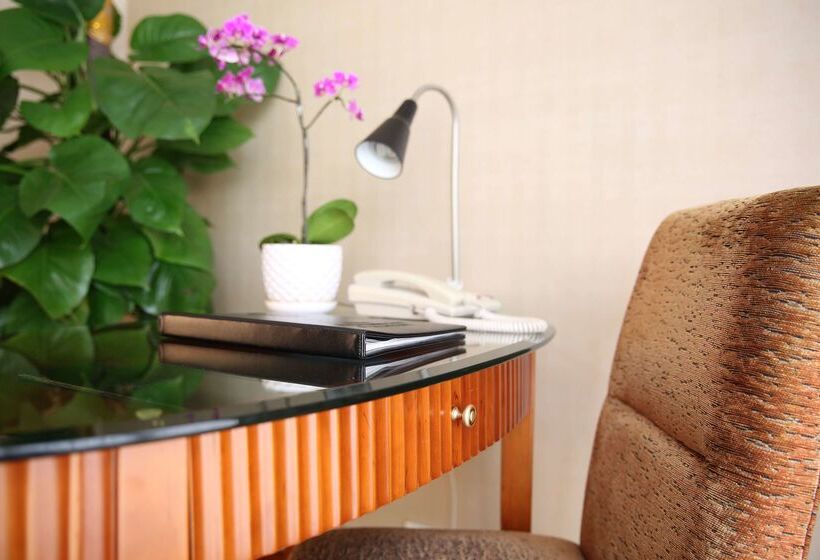 Felicity Hotel Shenzhen, Luohu Railway Station