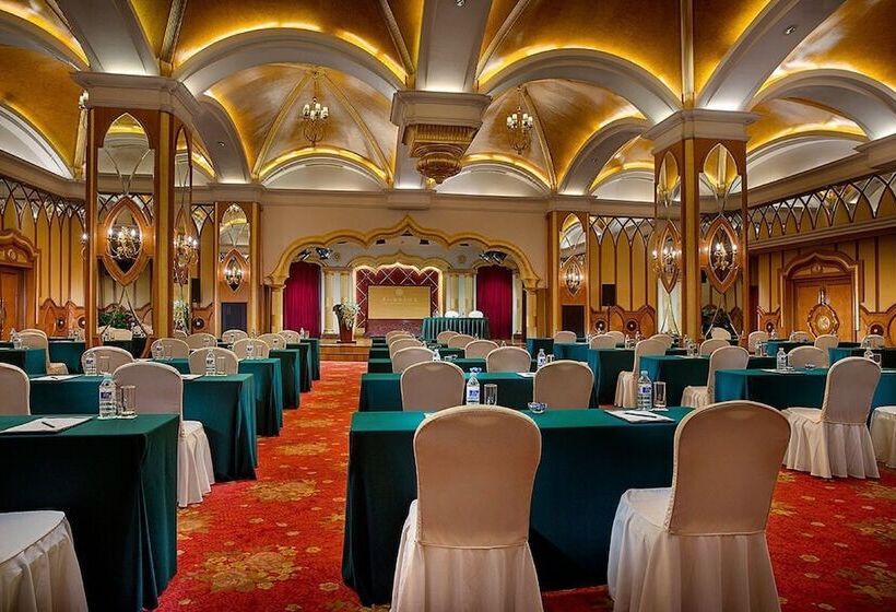 호텔 Celebrity International Grand