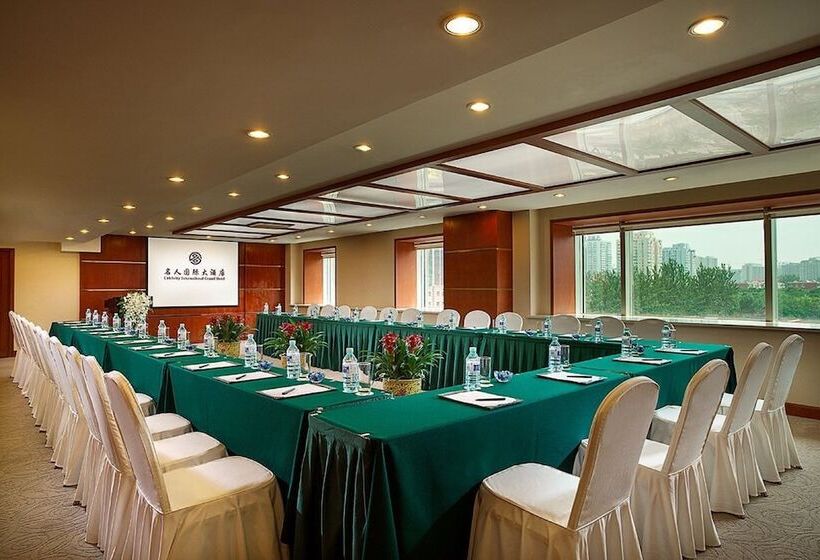 호텔 Celebrity International Grand