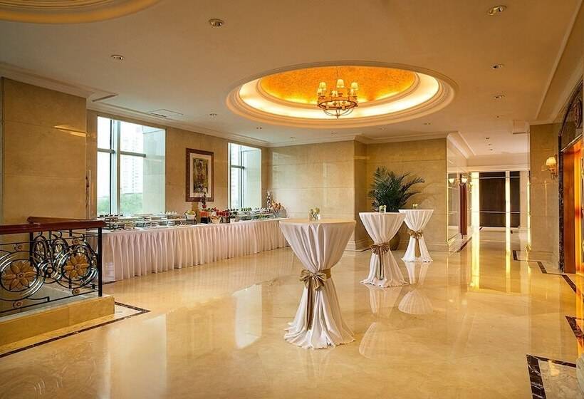 호텔 Celebrity International Grand