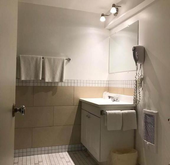 فندق Coastal Inn Kingfisher